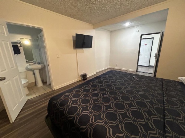 Budget Inn Hollywood image 5