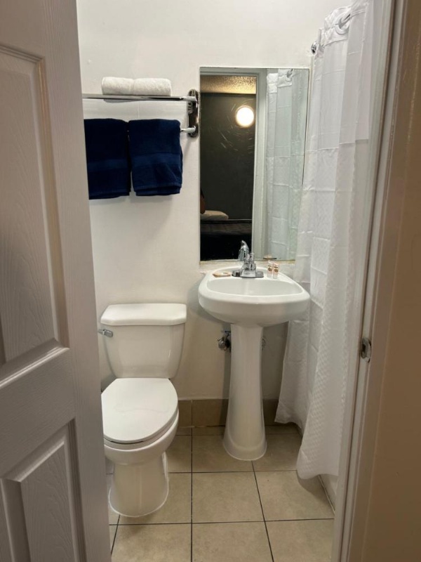 Budget Inn Hollywood image 52